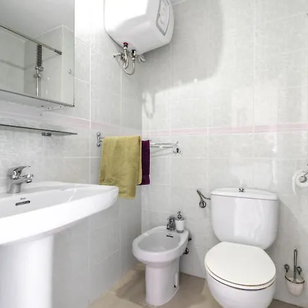 113 Stylish 1 Bedroom Accommodation, Pool, Terrace *