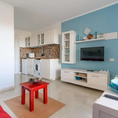 113 Stylish 1 Bedroom Accommodation, Pool, Terrace *